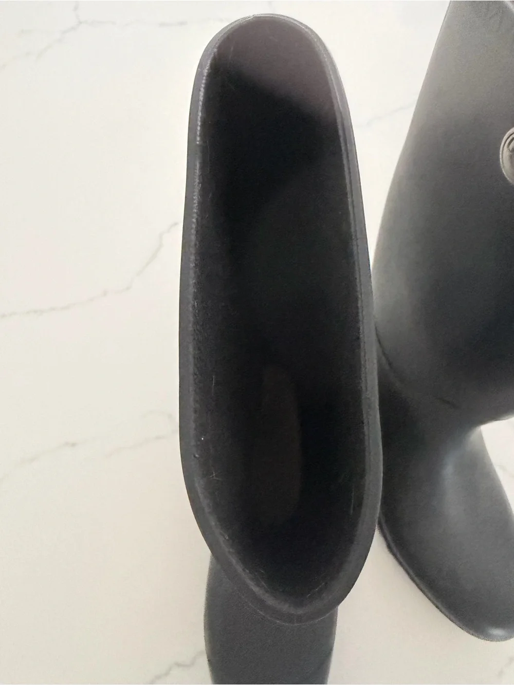 Ugg Size 9 Women's Shelby Matte Rain Boots - Black Like New.